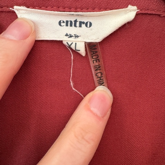 Entro Red Sleeveless Vest with Stand-Up Collar - Picture 3 of 6